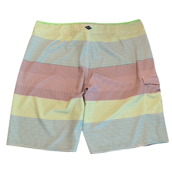 O’NEILL Mens Board Short - size 40” waist - Picture 8 of 13